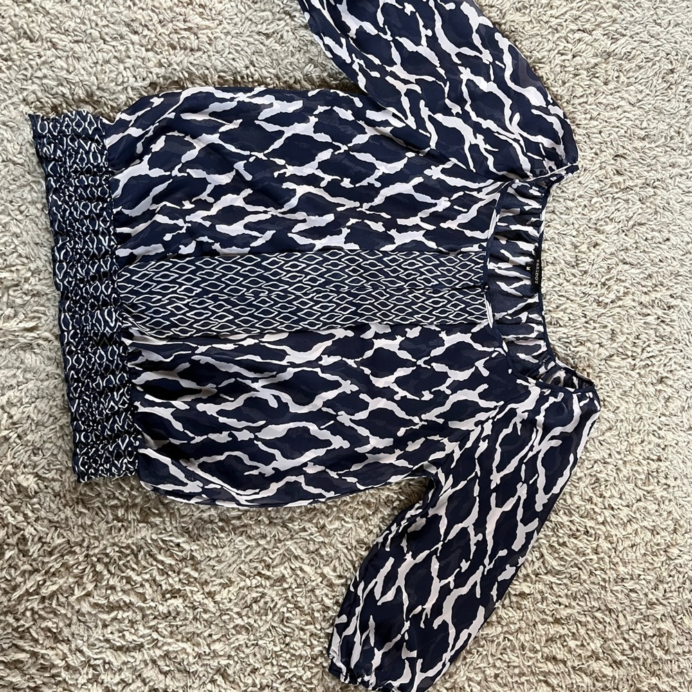 Like new sheer blue Peridot blouse. Size M. so cute!!